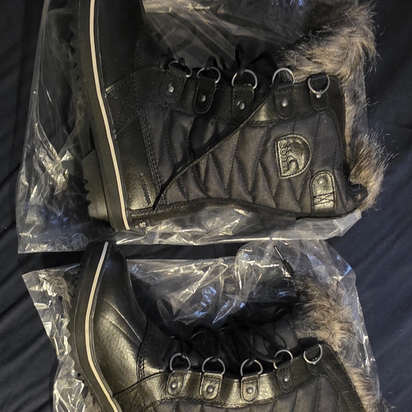 Sorel Women's Black Winter Boots - Picture 13 of 15